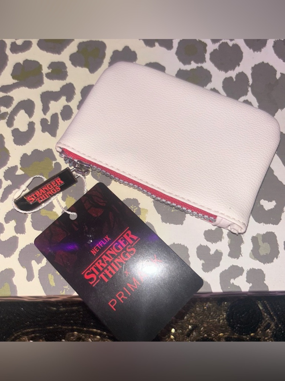 Stranger Things Hellfire Coin Purse - Picture 6 of 9